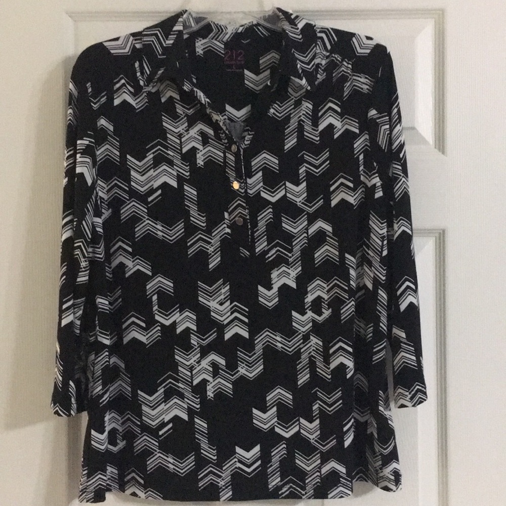 Vneck blouse, black and white